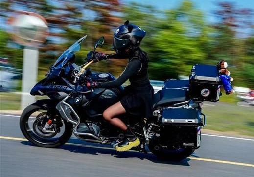 机车女吃瓜,揭秘网络红人的日常生活